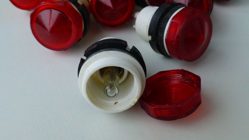 Сигнальна арматура AME з лампою КМ24-90, U 24V до 660V  Ціна 30грн.