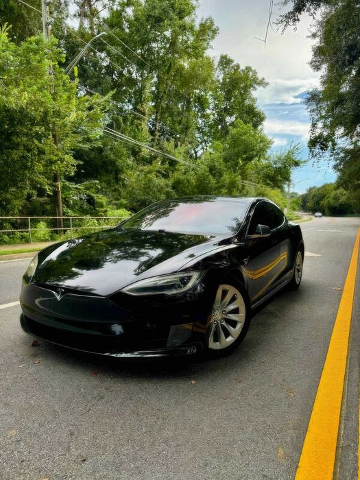 Tesla Model S      2017