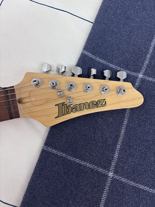 Guitarra Ibanez AZES31 + amplificador Crush 20L