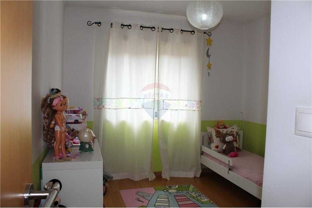 Arrenda-se Apartamento T2 Centro de Mafra c/ Novo