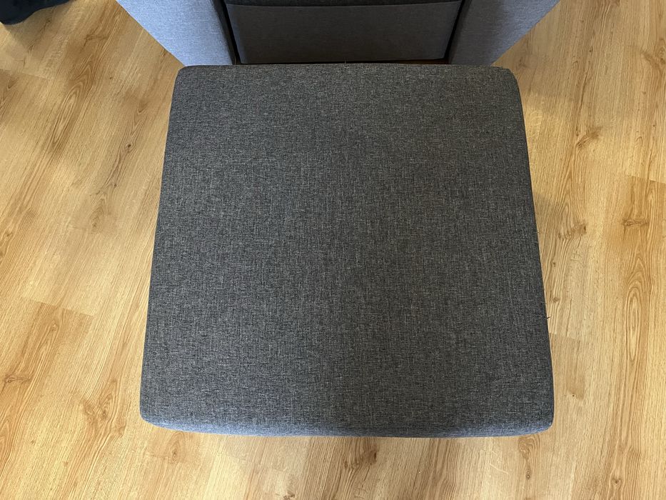 Fotel z podnozkiem w zestawie