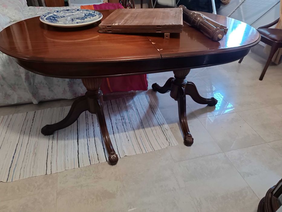 Ofereço mesa de jantar na compra de 4cadeiras