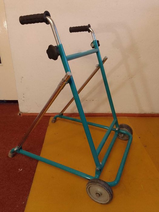 Chodzik balkonik rehabilitacyjny.