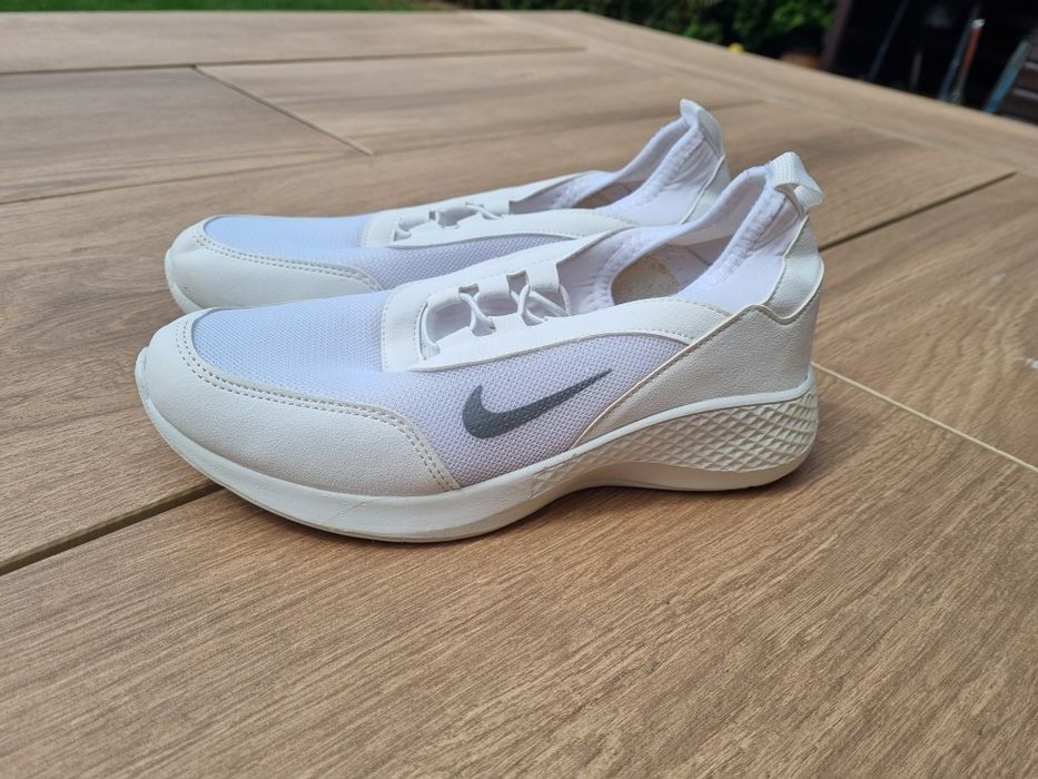 Białe buty sportowe Nike 37