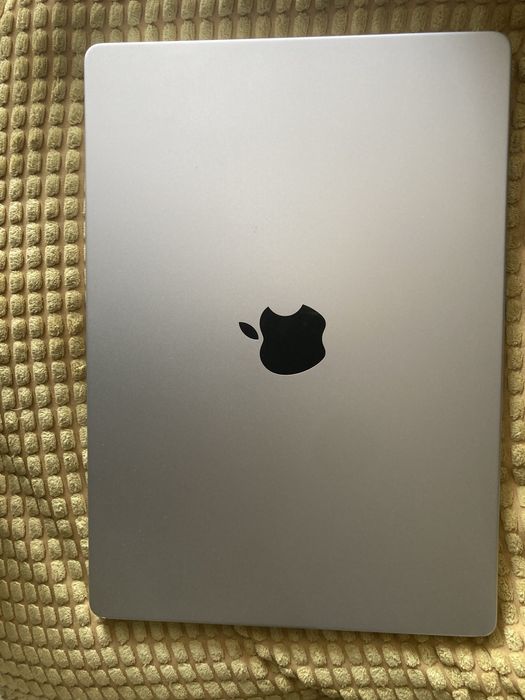 Macbook  Pro 14”  32GB