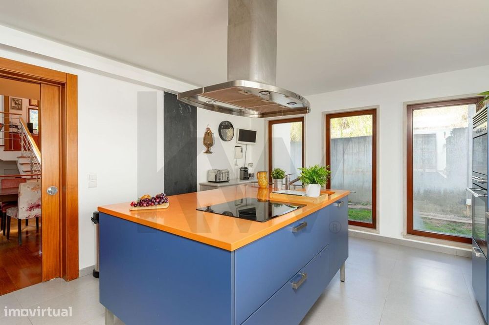 Moradia T4+1 com piscina, jardim amplo e garagem | Barcarena