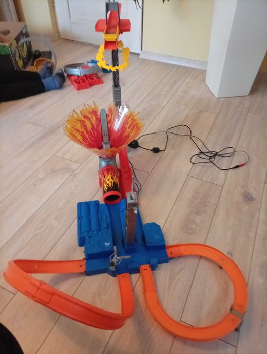 Tory wyścigowe  hot wheelss