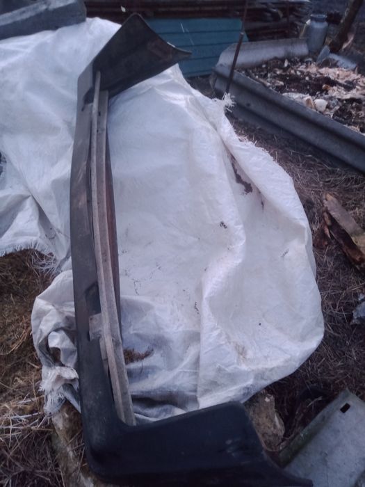 Продам задній бампер  з підсилювачем і з усіма кріпленнями на ваз 2109