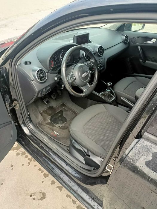 Audi A 1 - 5 drzwi , dobrze wyposażone . 2012 r