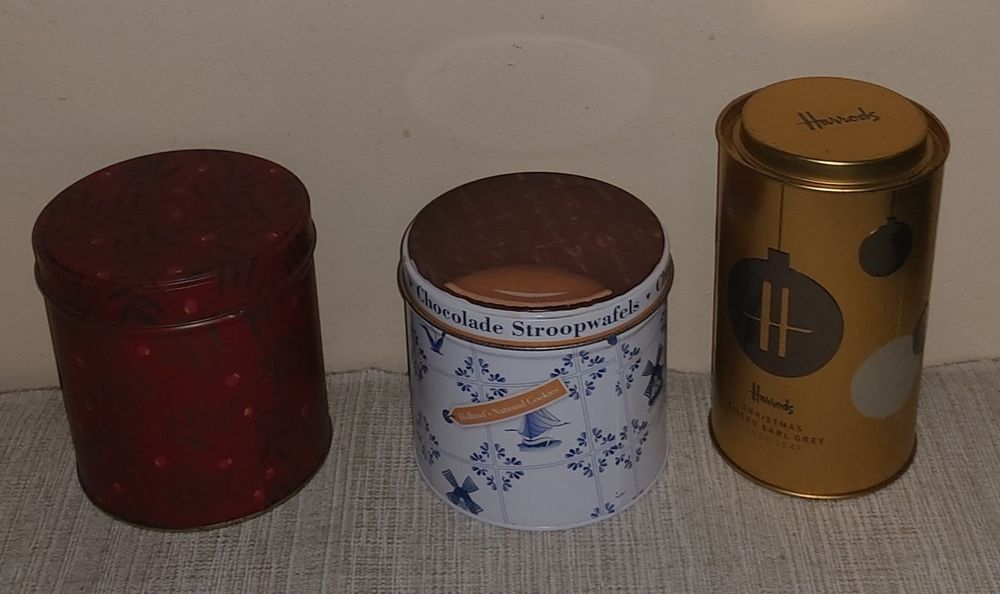Latas antigas, alguma marcadas. Desde 8€.