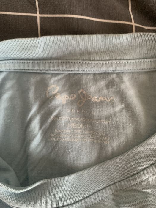 T-shirt de homem azul clara em bom estado a 5€