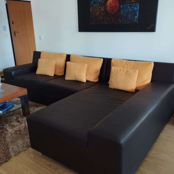 Sofá chaise longue castanho em  muito bom estado