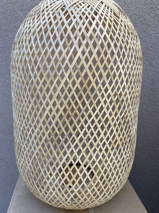 Abajur de tecto em bambu