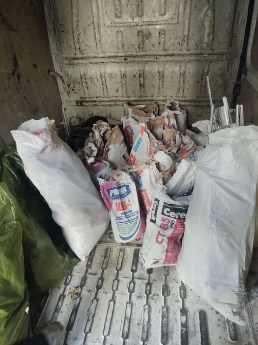 Вантажники, різноробочі, вантажні послуши, текелажники. Зніс матеріалі