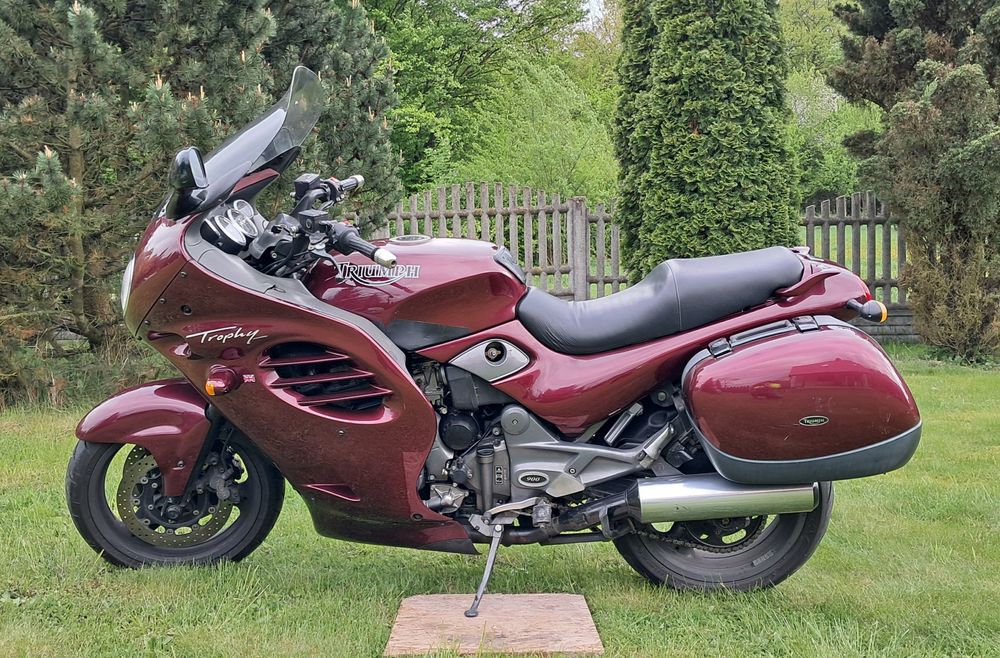 Triumph Trophy 900