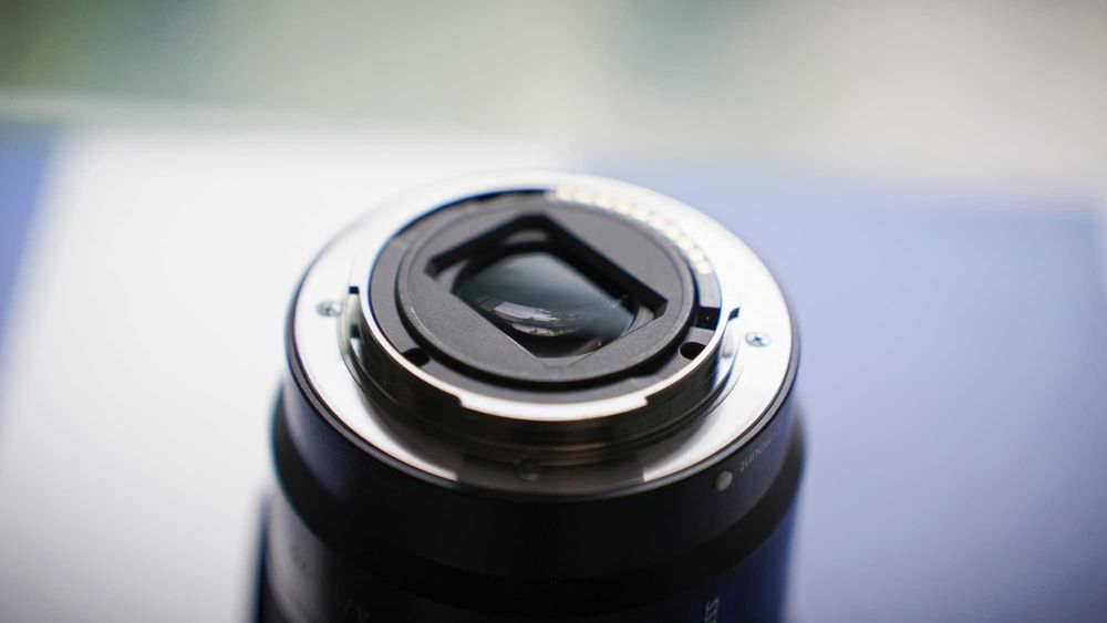 Об'єктив Sony Zeiss E 16-70 F4