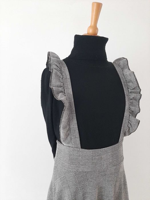 Saia com alças. Veste M/L. Nova