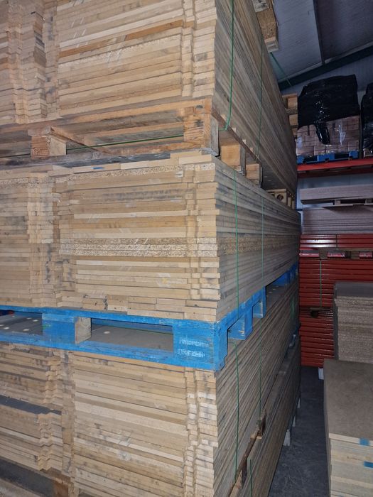 Lote de estantes de arrumação marca f ramada