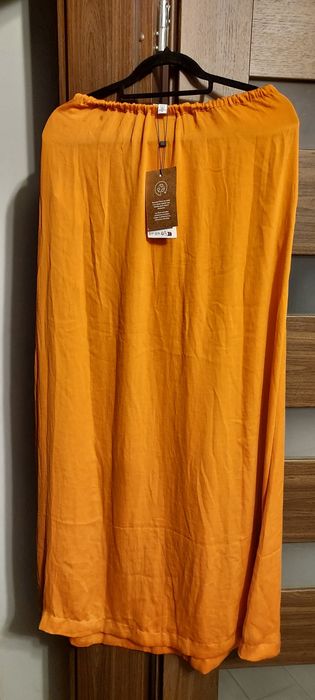 Spódnica długa pomarańczowa z kieszeniami.Nowa.