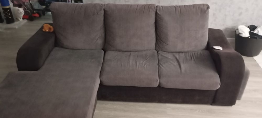 Sofá com 9 anos com chesselong reversível