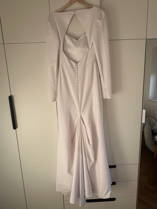 Suknia ślubna / długi rękaw / minimalistyczną / elegancka