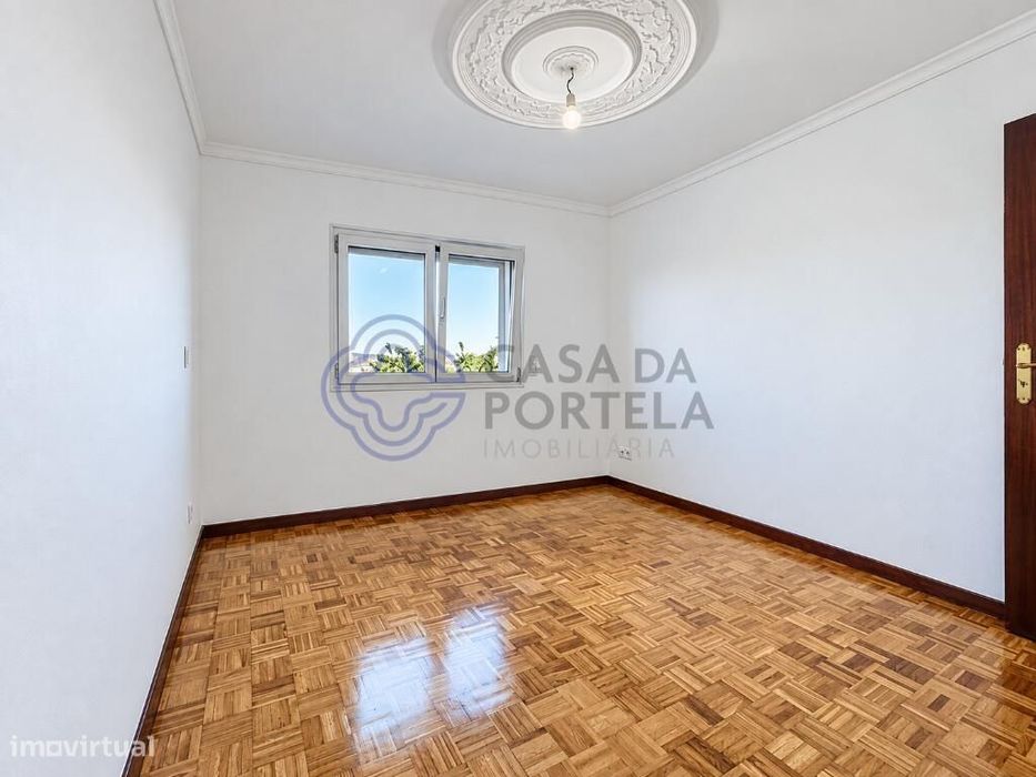 Moradia T2 completamente renovada, com terraço e jardim, a menos de 5