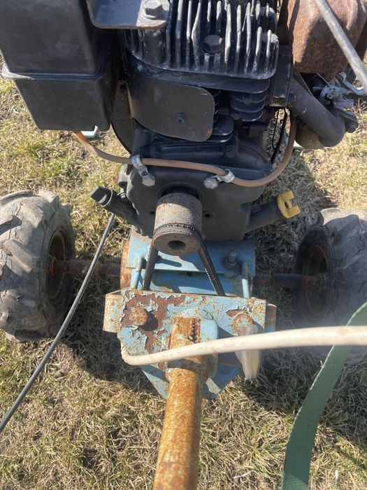 трактор для косіння трави