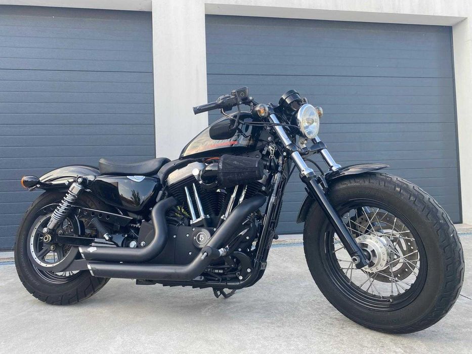 Harley-Davidson XL 1200.  48