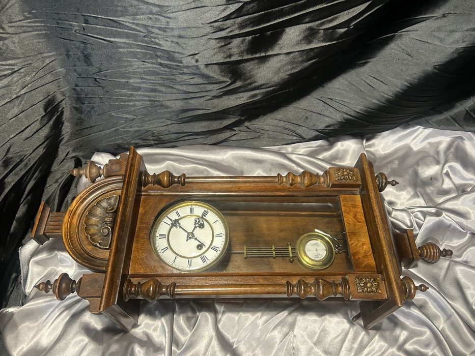 Zegar wiszący ścienny – rzeźbiona drewniana oprawa – styl klasyczny