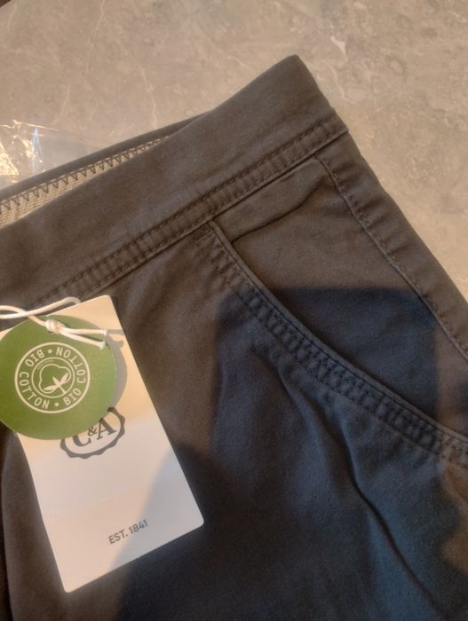 Чинос классика фирмы  C & A.  размер W38/L34 новые с бумажными бирками