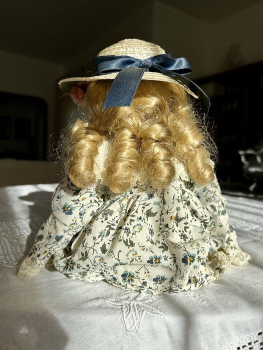 Boneca de Porcela em perfeitas condições