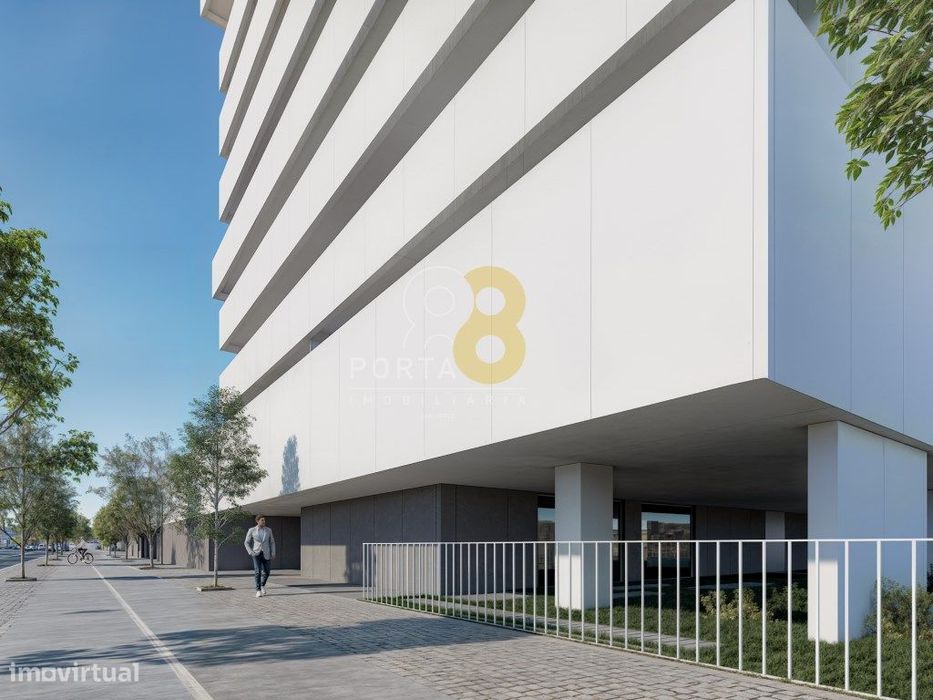 T4 Novo com Varandas, Garagem e Vistas Desafogadas - Requesende