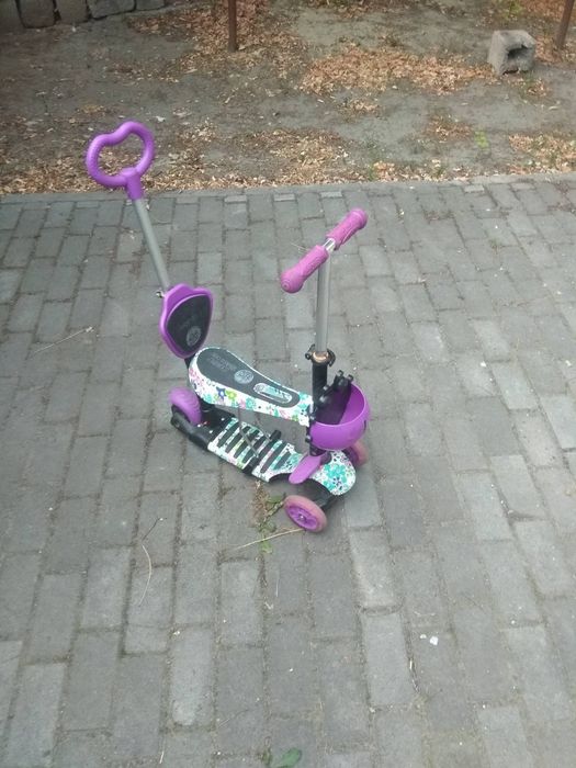 Самокат трёхколёсный
