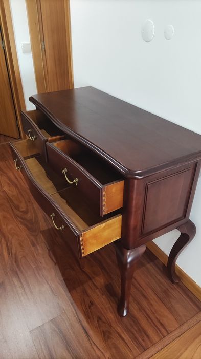 Consola clássica elegante 100% madeira cerejeira