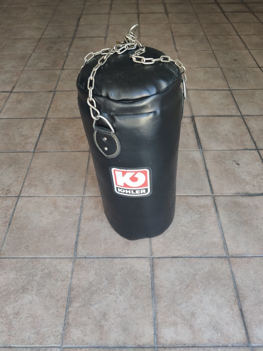 Saco e luvas de boxe como novos