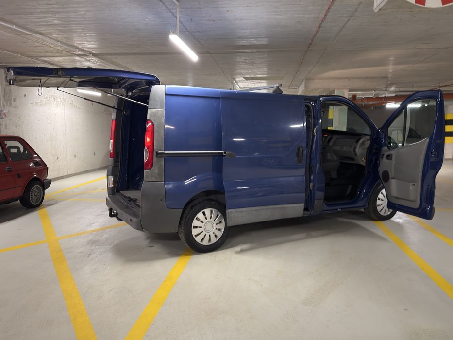 Opel. VIVARO 2.0 D // 6 передч / 2010 Р