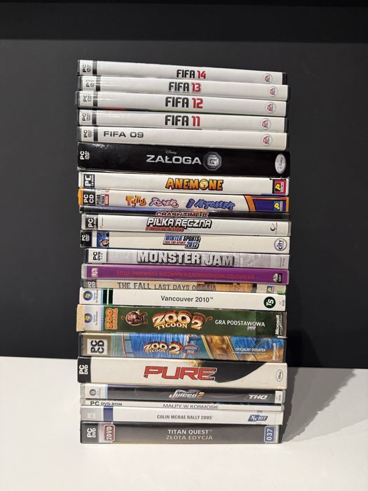 Zestaw 22 gier na PC (płyty w pudełkach)
