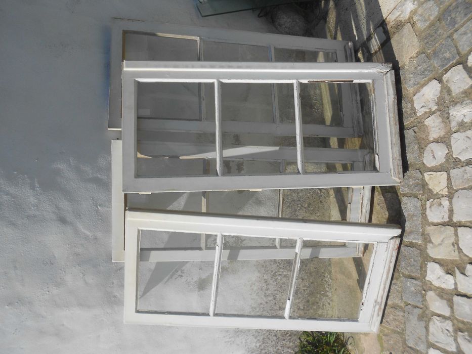 Janelas antigas madeira maciça em bom estado  old antique wood windows