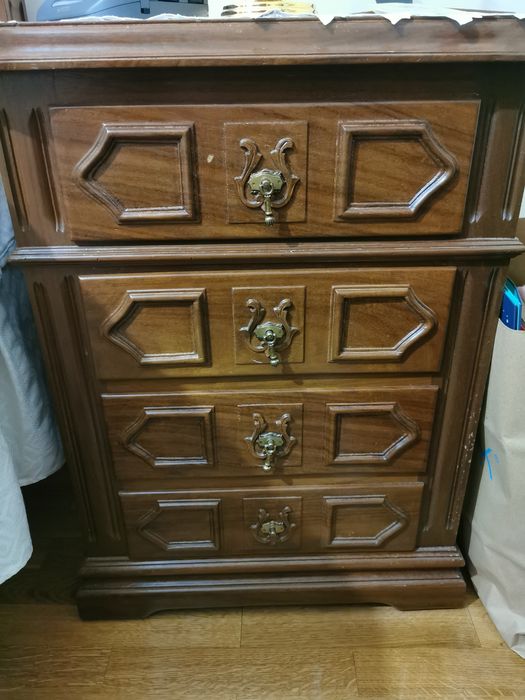 Mobília de quarto completa. Madeira maciça