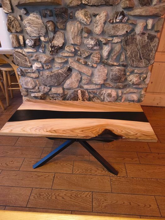 Stolik kawowy 115×55 – żywica + drewno lite, ręczne wykonanie