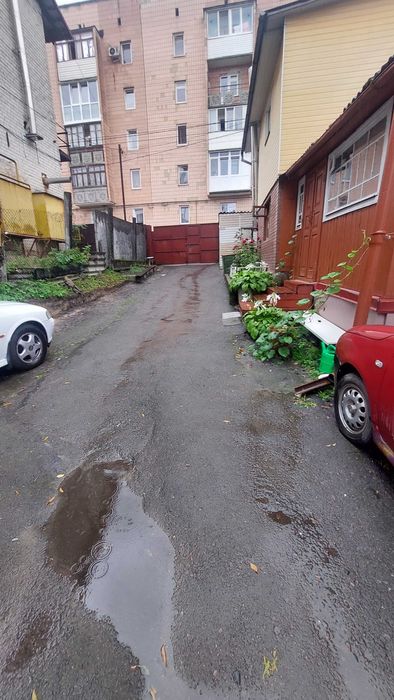 Продаж частини будинка по вулиці Опанасюка