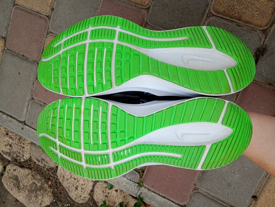 Кроссовки Nike Quest 3 Shield 42,5 / 43