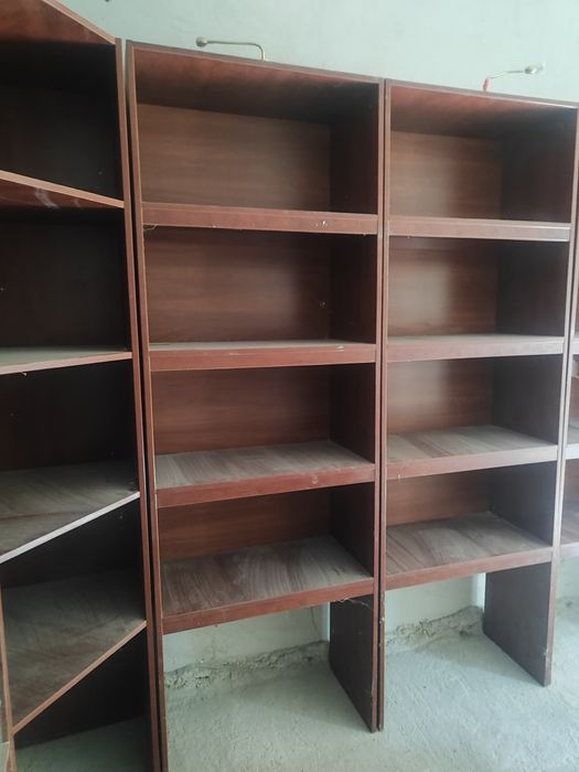 Меблі для магазину або офісу