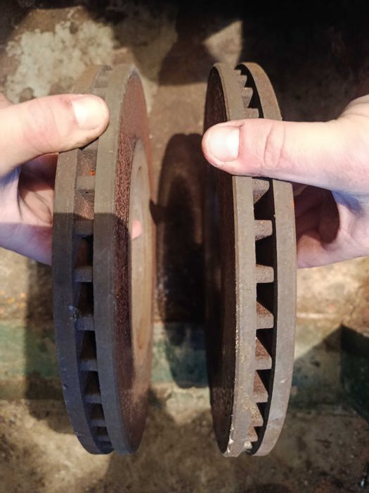 Продам тормозні диски на ПЕЖО 308