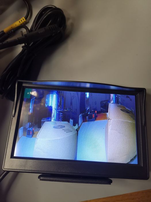 Автомобільний монітор з розділенням на 2 камери