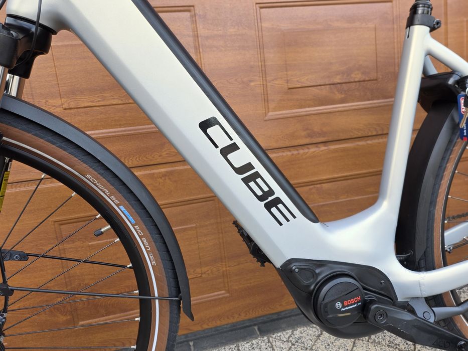 Rower Elektryczny Cube Touring Bosch Performance Line Smart