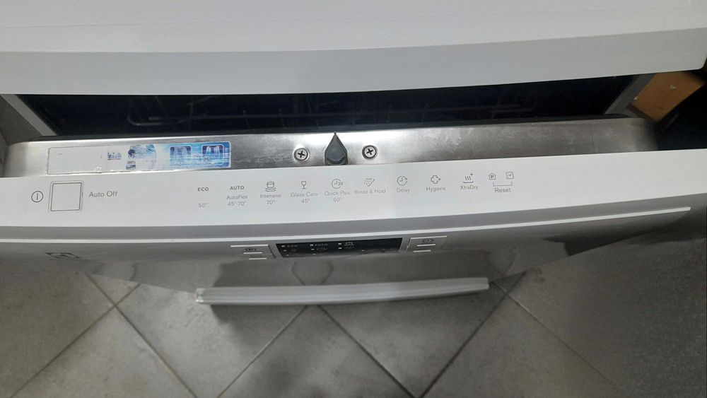 Посудомийна машина Electrolux 60см біла (невбудована, окрема)