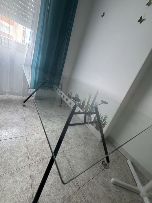 Mesa de sala com cadeiras