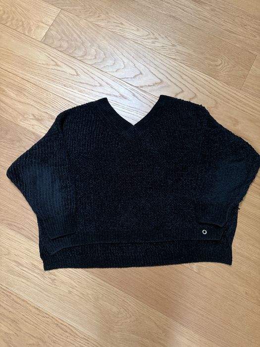 Sweter czarny Cocomore z dekoltem w serek