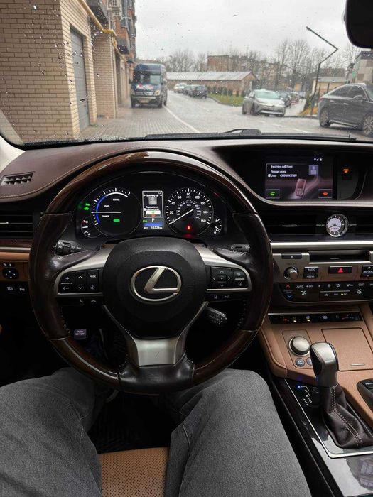 Продам Lexus ES300h 2016 в максимальній комплектаціі